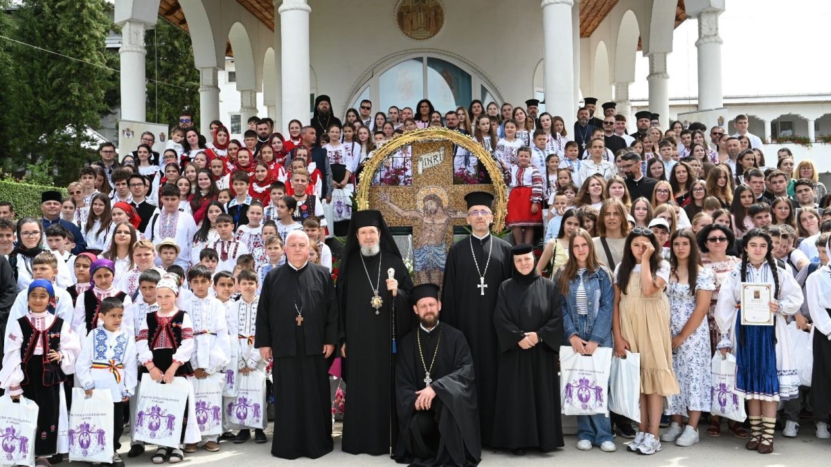 Întâlnirea Tinerilor Ortodocși Bihoreni la Mănăstirea „Sfânta Cruce” din Oradea