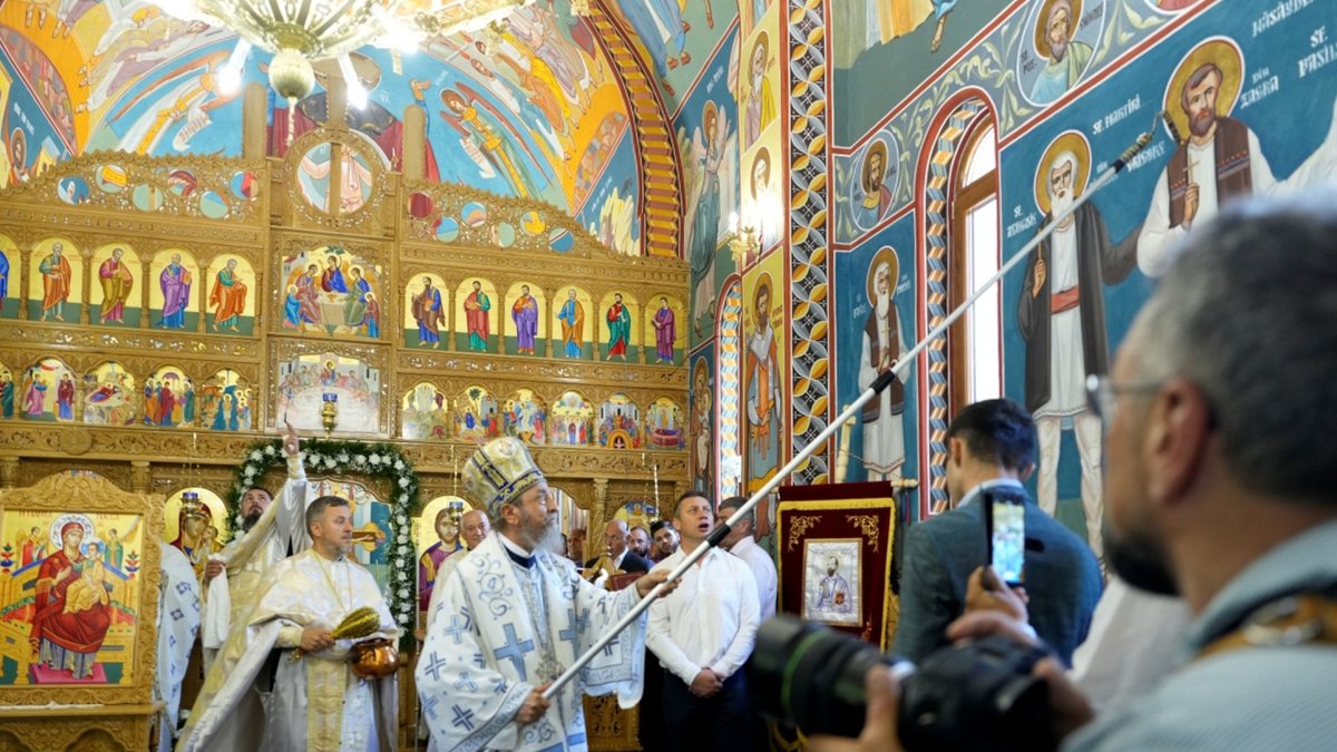 Biserica „Sfinţii Apostoli Petru și Pavel” din oraşul Agnita a fost târnosită
