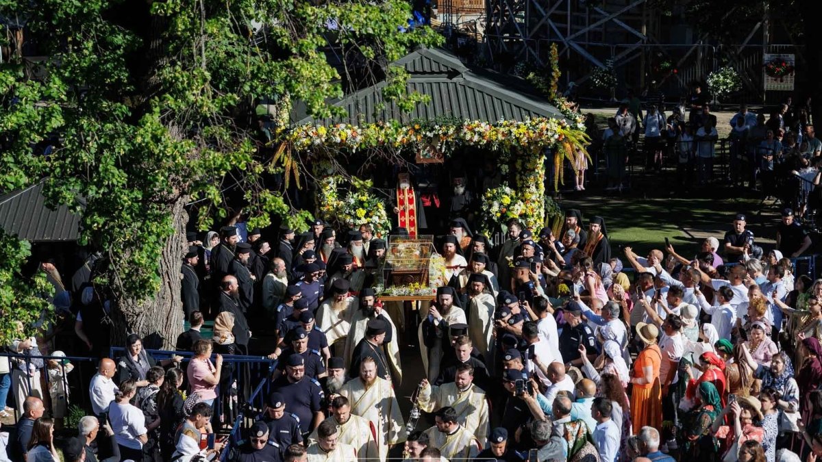 Procesiune cu moaștele Sfântului Ioan cel Nou la Suceava