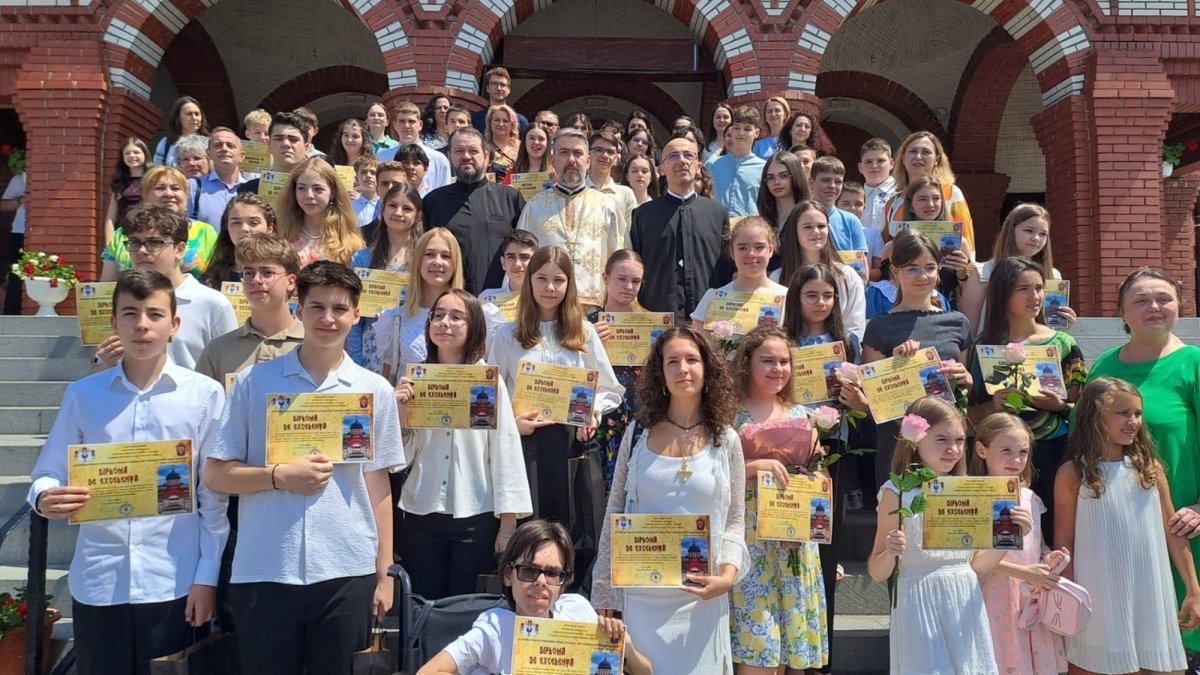 Premii pentru 50 de elevi de nota 10 ai Liceului Ortodox din Oradea