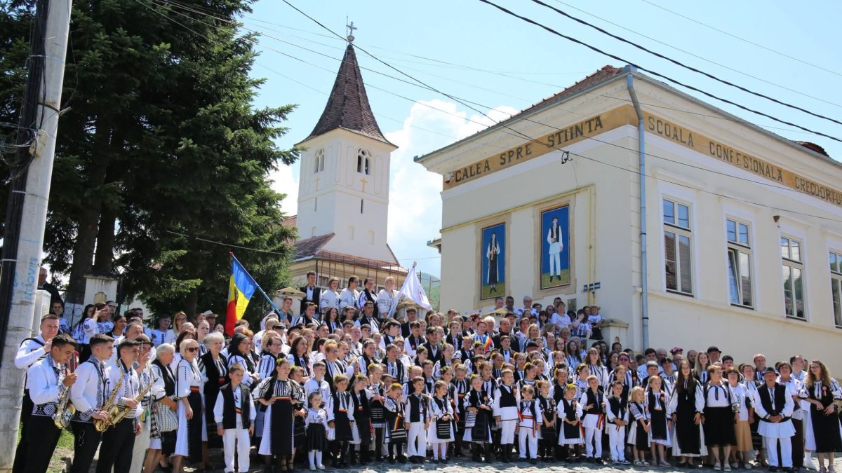 „Tradiţii în imagini”, la ediţia a X-a, în Turnu Roşu