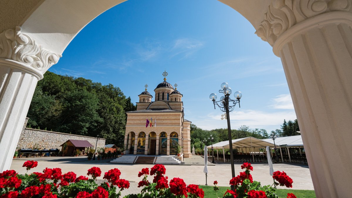Nașterea Sfântului Ioan Botezătorul, prăznuită la Mănăstirea Izbuc