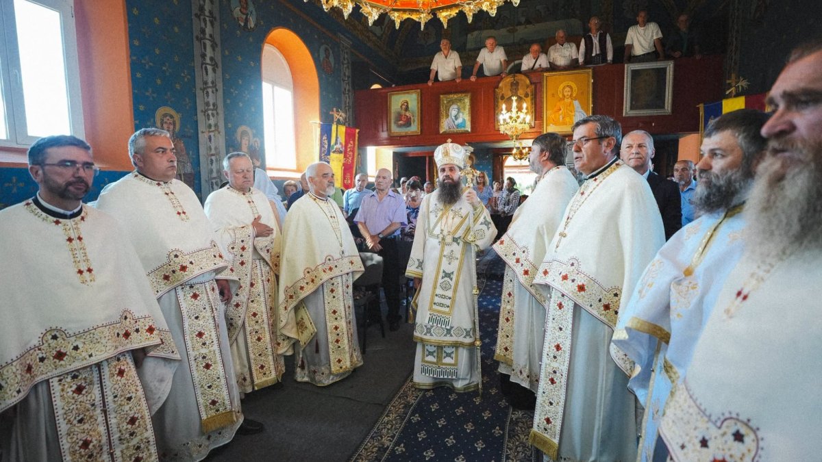 Slujire arhierească și binecuvântarea noii capele mortuare din Cormeniș, Sălaj