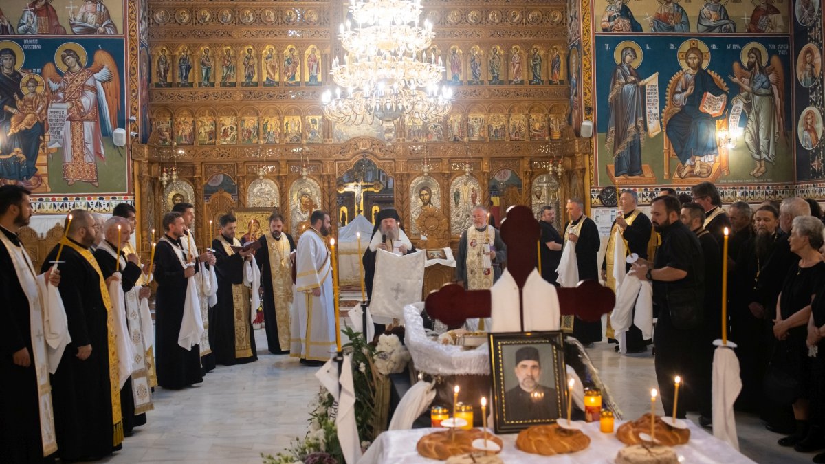 Părintele Dumitru Colotelo a fost condus pe ultimul drum
