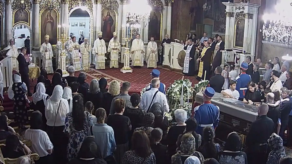 Sfânta Liturghie arhierească la căpătâiul Preasfințitului Părinte Emilian Crișanul