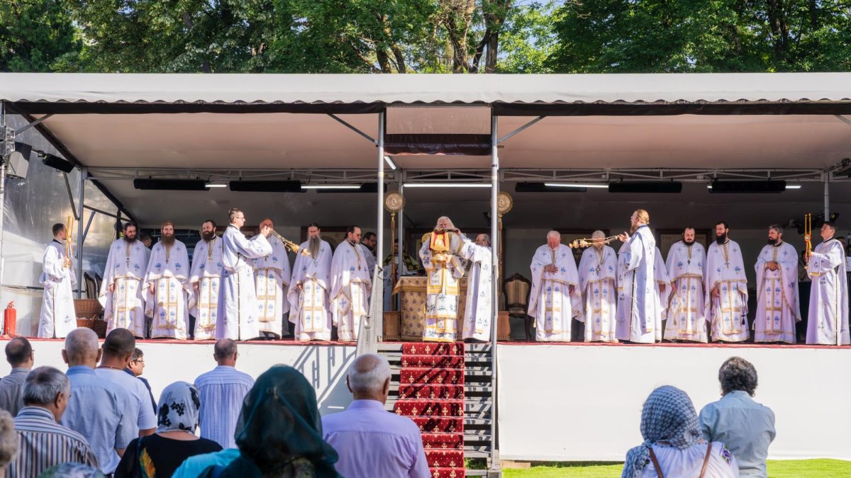 Liturghie arhierească la Suceava