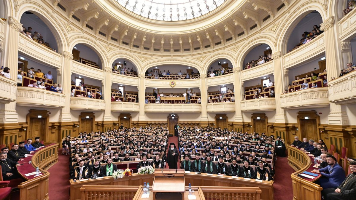 Absolvenții Facultății de Teologie Ortodoxă  din București, la ceas de sărbătoare