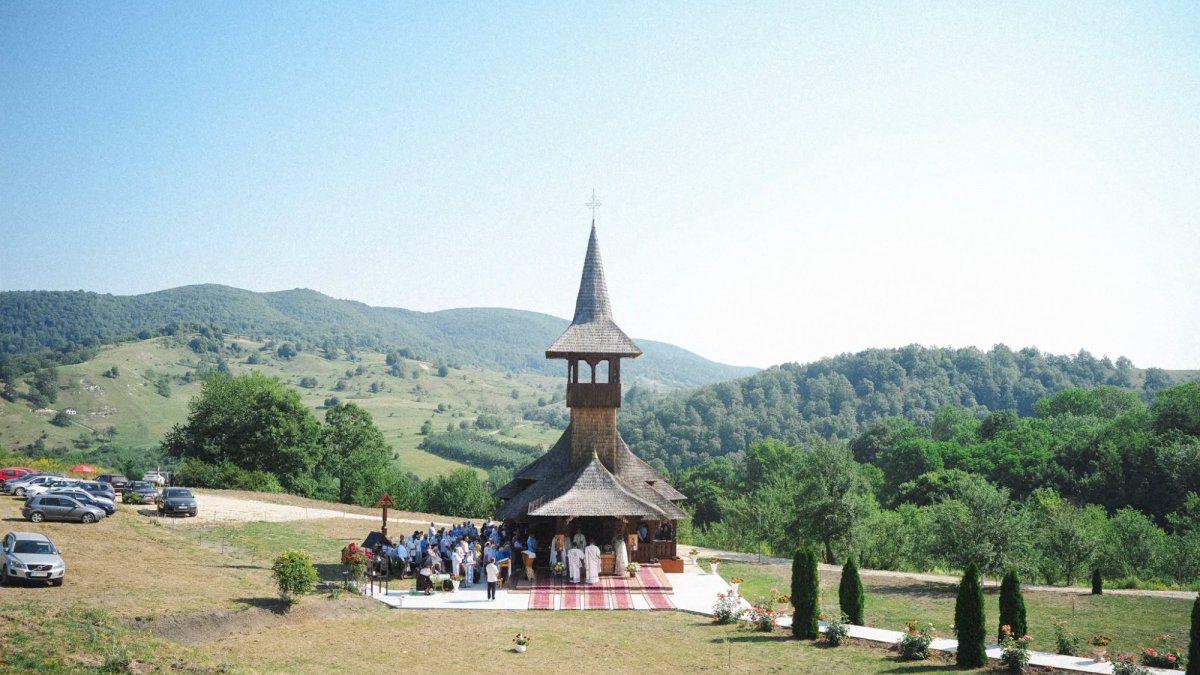 Sfinții Apostoli Petru și Pavel, cinstiți la hramul Mănăstirii Stârciu