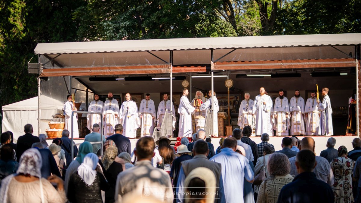 Duminica a 6-a după Pogorârea Sfântului Duh la Catedrala Arhiepiscopală din Suceava