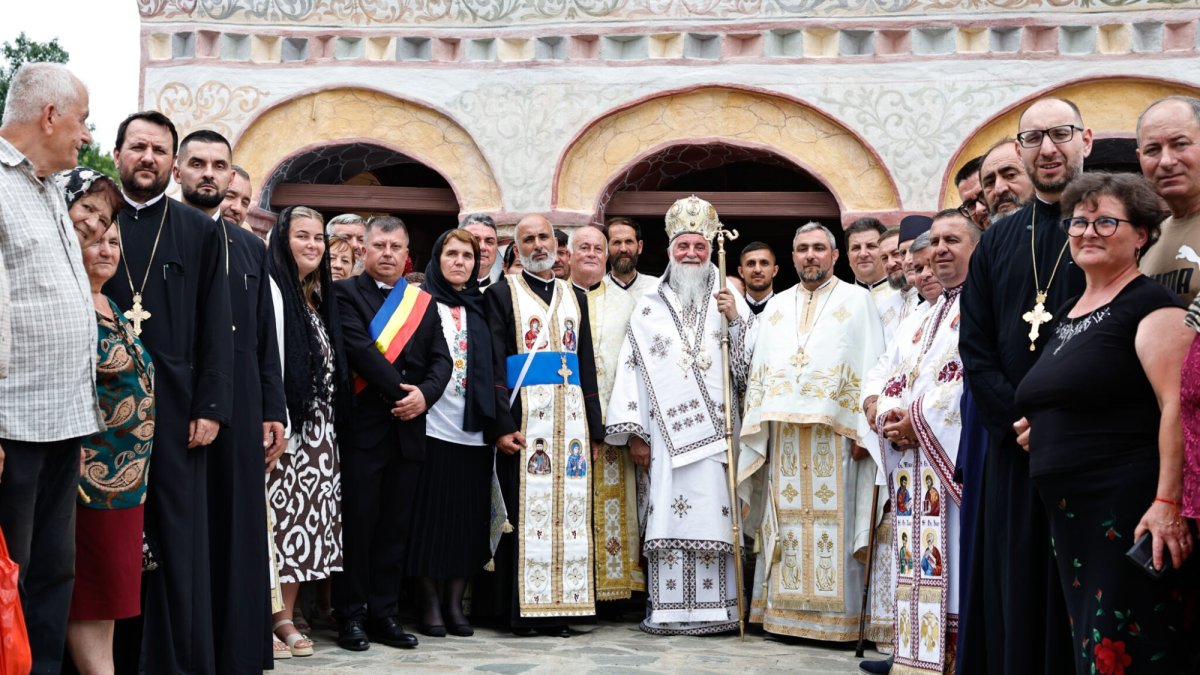Resfinţirea unei biserici gorjene