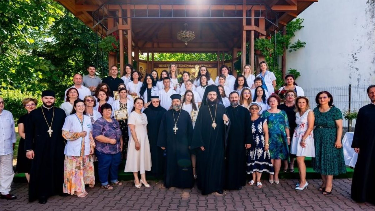 Curs festiv la Liceul Teologic „Episcop Melchisedec” Roman