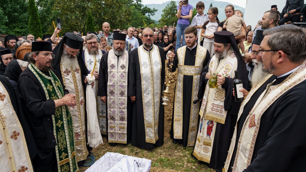 Starețul Mănăstirii Bisericani, protos. Serafim Mihali, a fost înmormântat