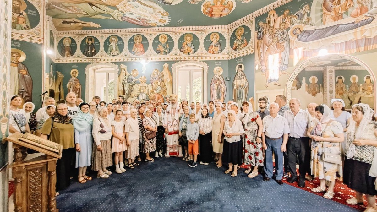 Prima Sfântă Liturghie a Mitropolitului Antonie la Paraclisul Mitropolitan după întronizare