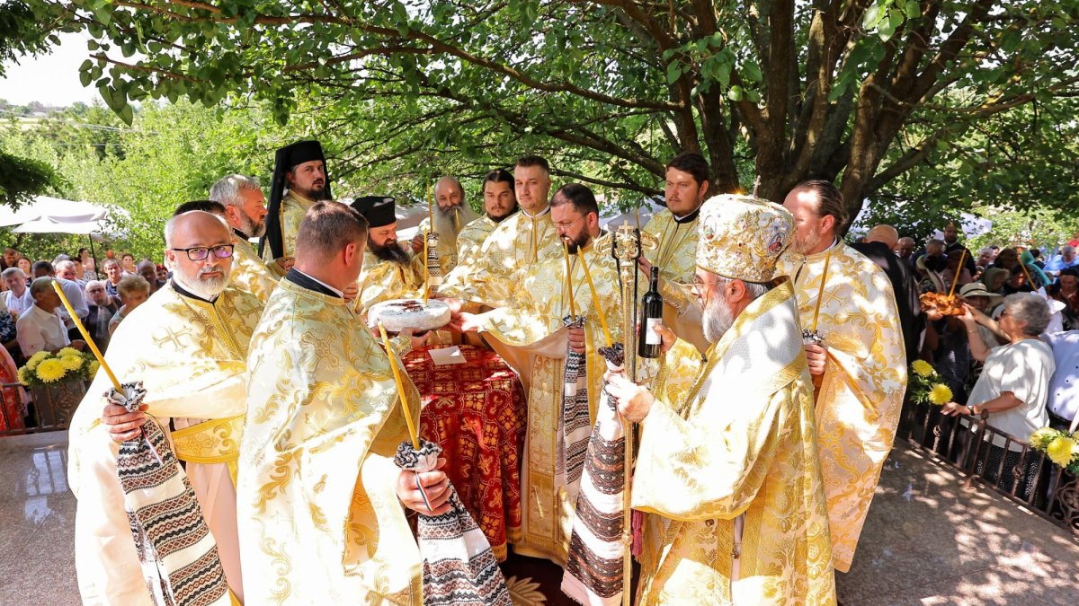 Schitul Săseni din județul Buzău și‑a sărbătorit ocrotitorul spiritual