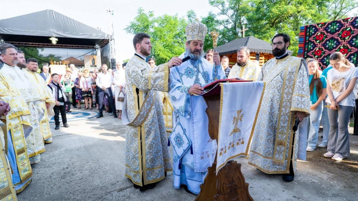 Biserica Parohiei Călugărenii Noi din județul Botoșani a îmbrăcat veșmânt de har