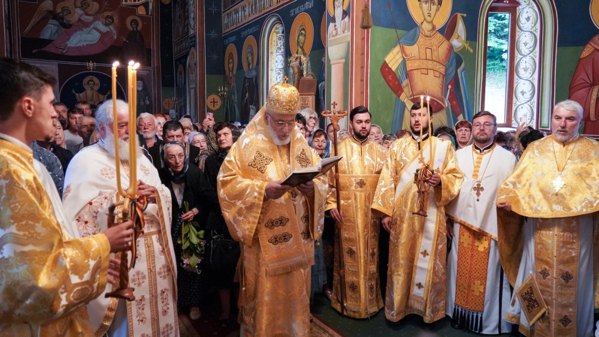Hramul Mănăstirii Piscul Negru din judeţul Argeş