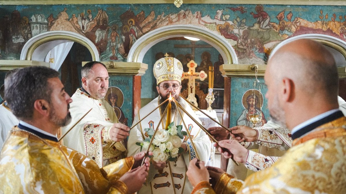 Sfințirea noului iconostas și binecuvântarea capelei mortuare din Parohia Popteleac, Sălaj
