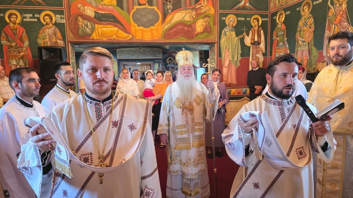 Hramul unei biserici mehedinţene