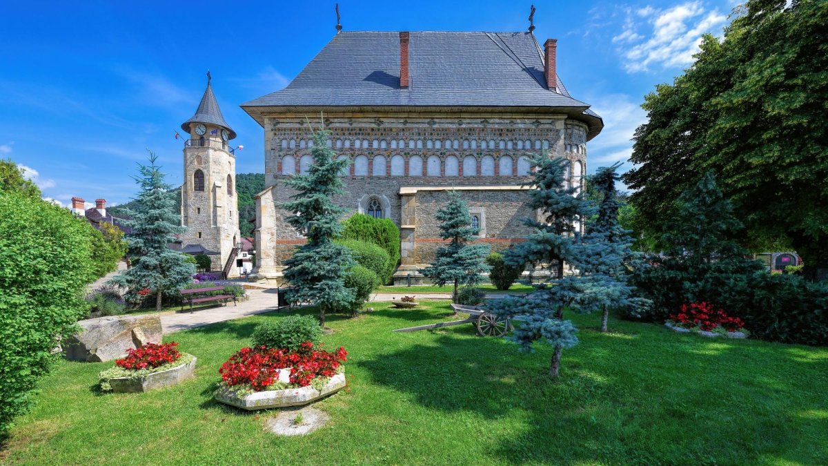 Sclipirile Luminii: Biserica „Sfântul Ioan” Domnesc din Piatra Neamţ