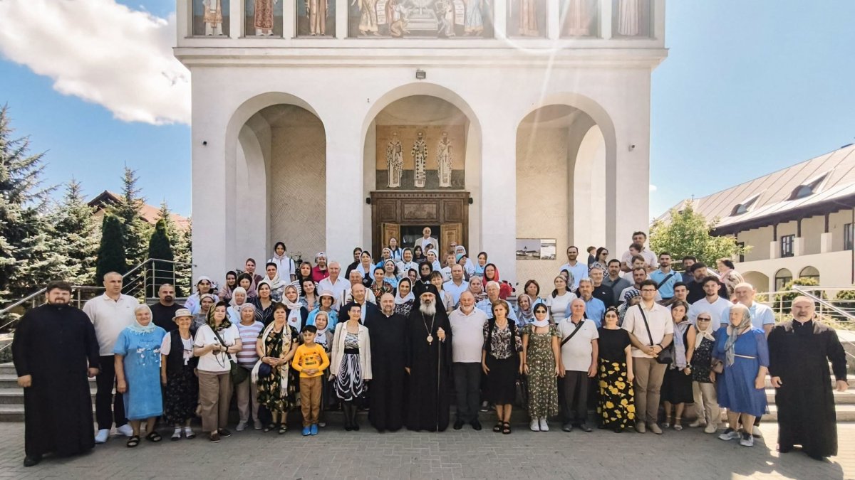 Liturghie arhierească la Biserica „Sfinții Trei Ierarhi” din Chișinău