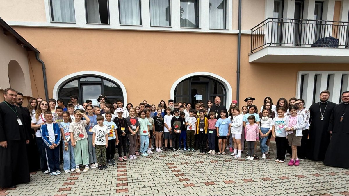 Binecuvântare arhierească pentru copii și tineri din taberele de vară 