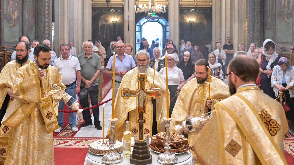Doi patriarhi ai României pomeniți în rugăciune pe Colina Bucuriei