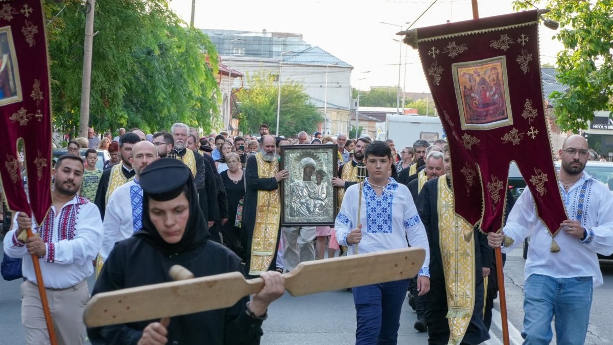 Pelerinajul cu Icoana Maicii Domnului de la Mănăstirea Adam