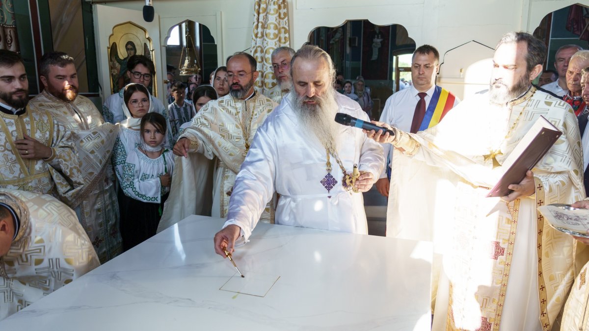 Resfințirea bisericii Parohiei Rădeni