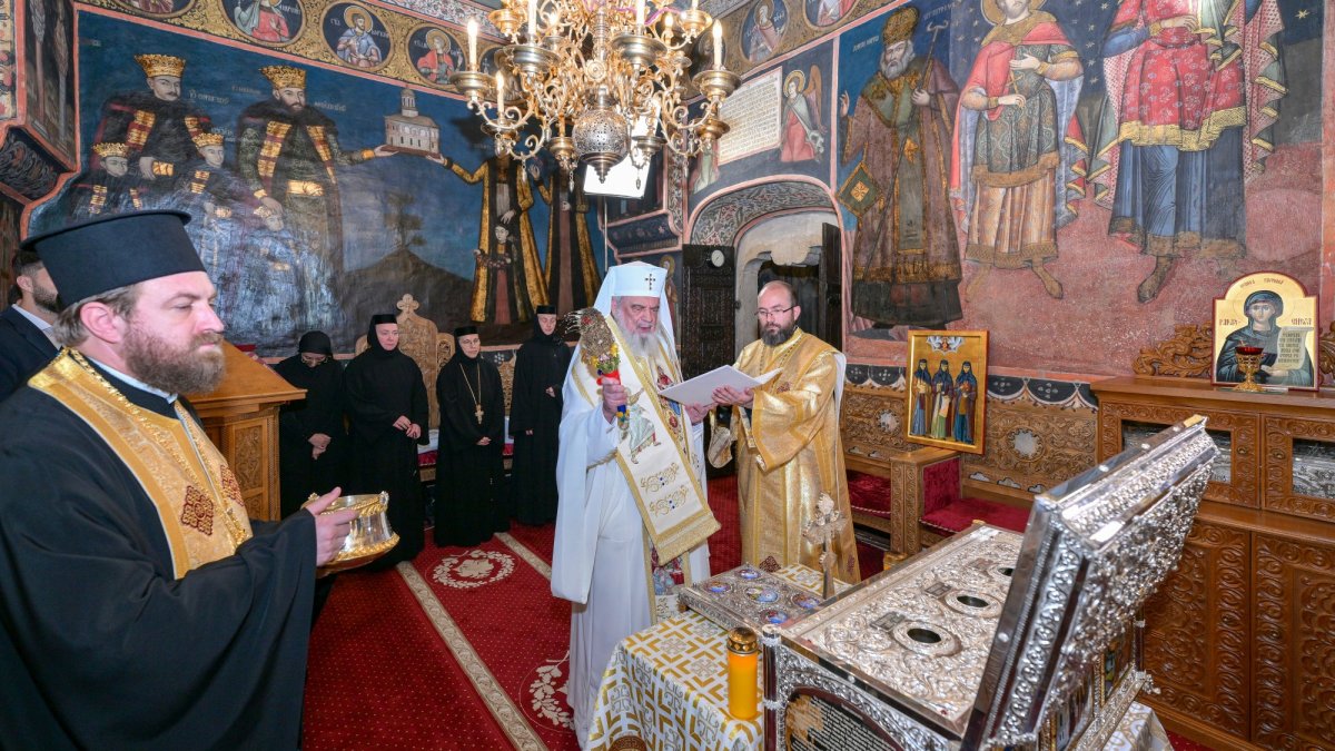 Sfințirea raclei celor trei Sfinte Cuvioase de la Văratec