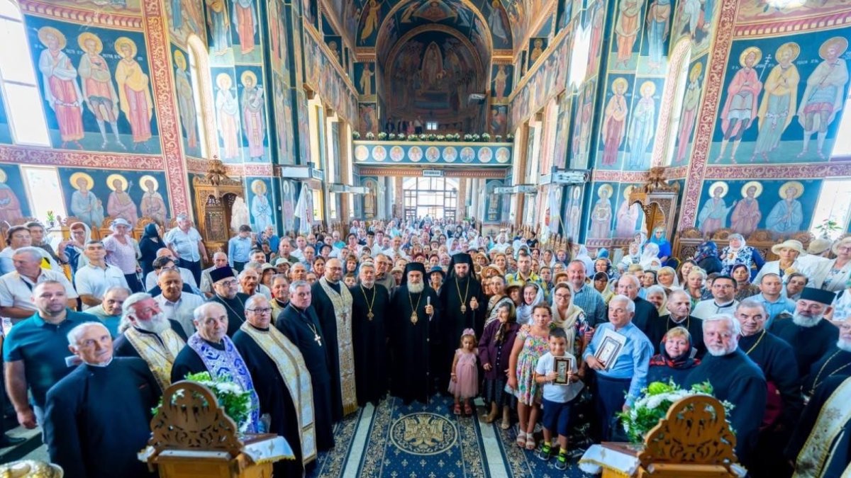 Slujire şi recunoştinţă pentru clerici pensionari din Eparhia Romanului şi Bacăului