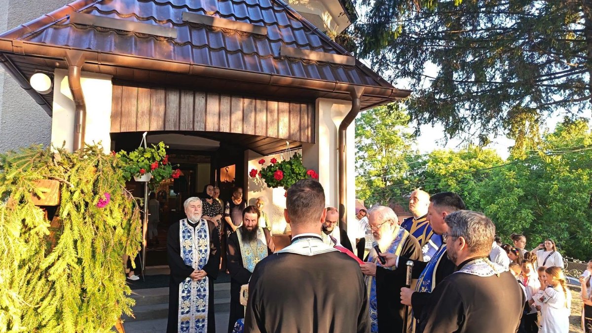 Rugăciune către Maica Domnului şi înnoire la o parohie din judeţul Cluj 