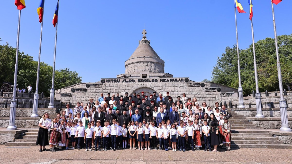 Slujire arhierească la capela Mausoleului Eroilor de la Mărășești