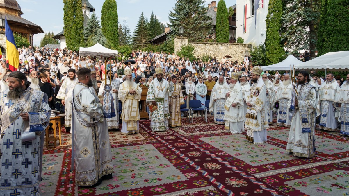 Sărbătorile nemţene au culminat cu hramul Mănăstirii Sihăstria
