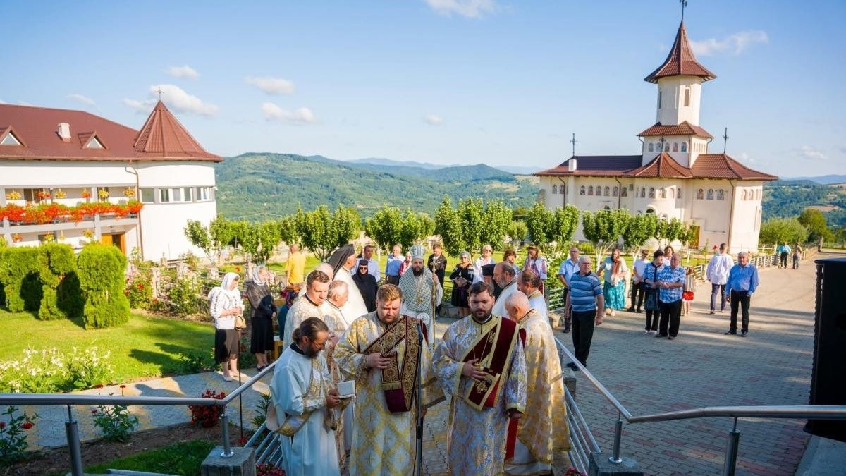 Sfințire la Mănăstirea „Sfântul Voievod Ștefan cel Mare” din Slănic Moldova