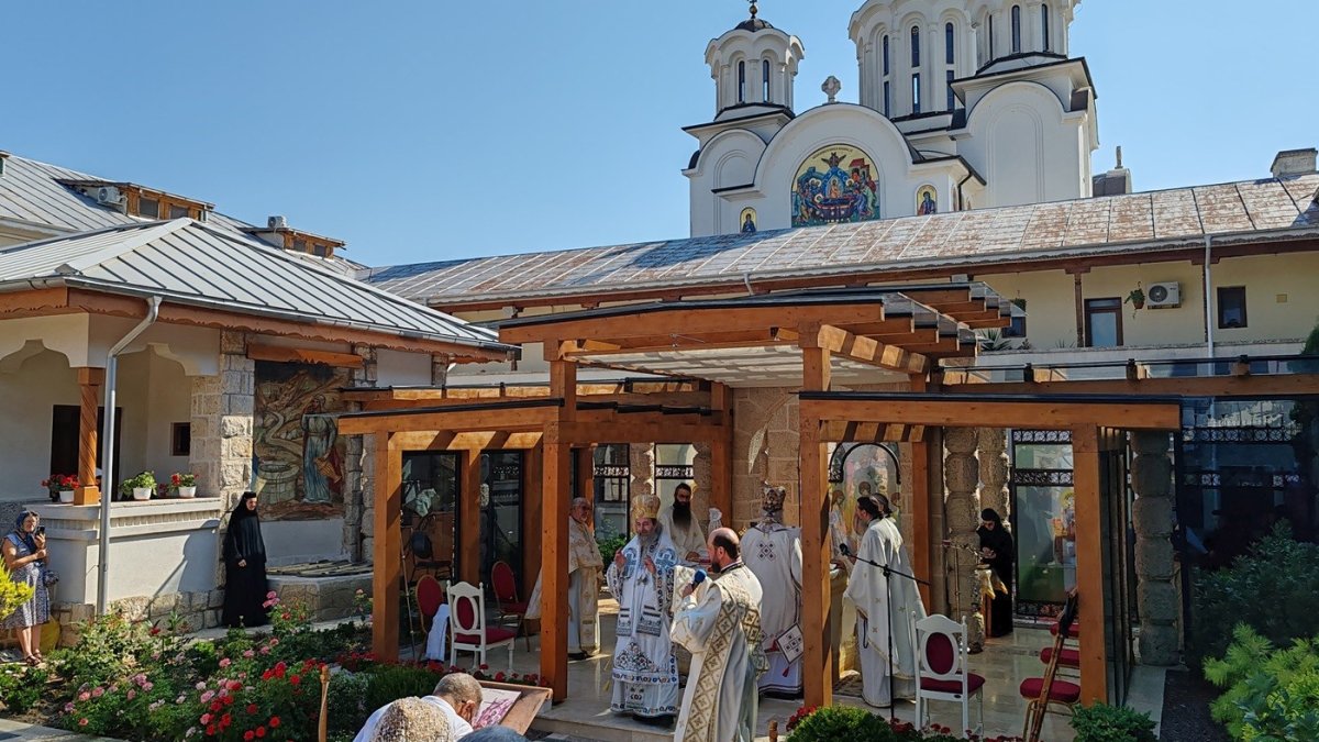 Doi ierarhi au slujit la Mănăstirea „Sfânta Maria”-Techirghiol