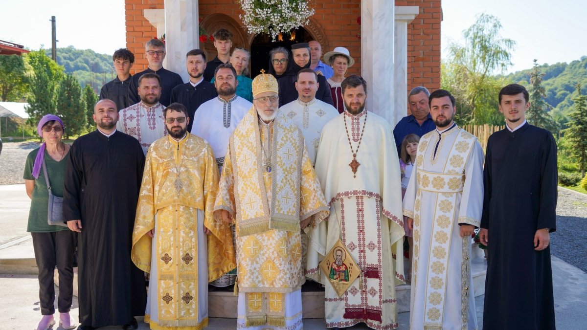 Sfântul Ierarh Nifon sărbătorit la un schit din judeţul Argeş