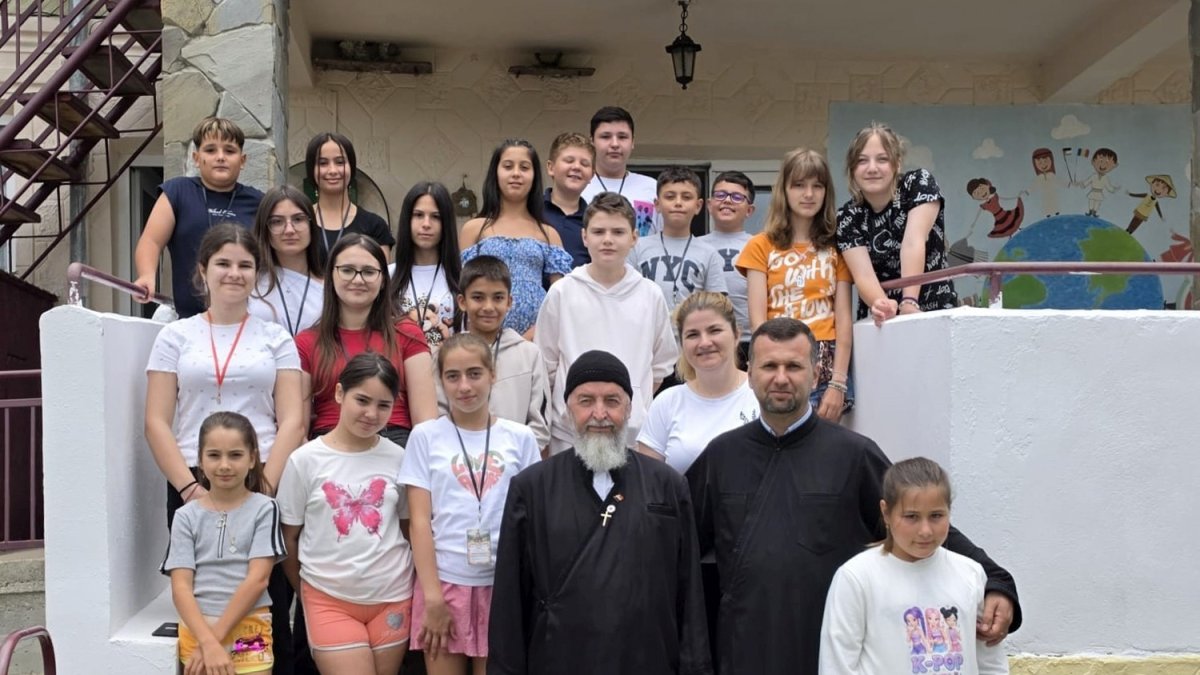 Copii din Rușețu, în tabără la poalele Munților Buzăului