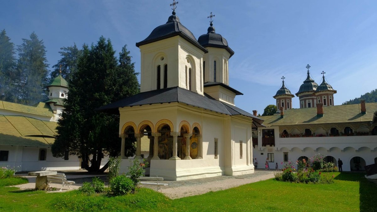 Sclipirile Luminii: Biserica „Adormirea Maicii Domnului“ - Sinaia