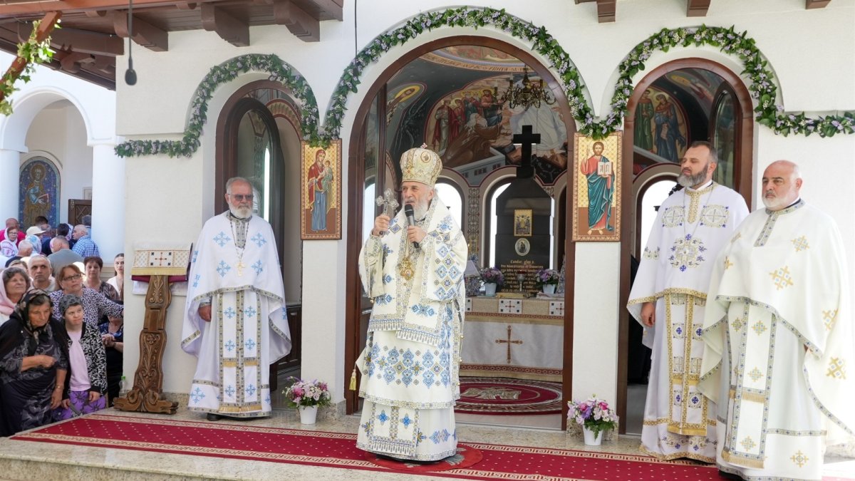 Cinstirea Maicii Domnului în două obști monahale din judeţul Galați