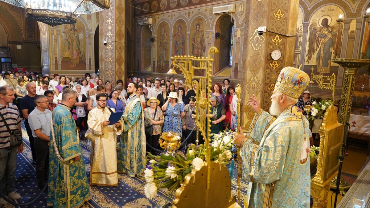 Sărbătoarea Adormirii Maicii Domnului la catedrala din Târgoviște