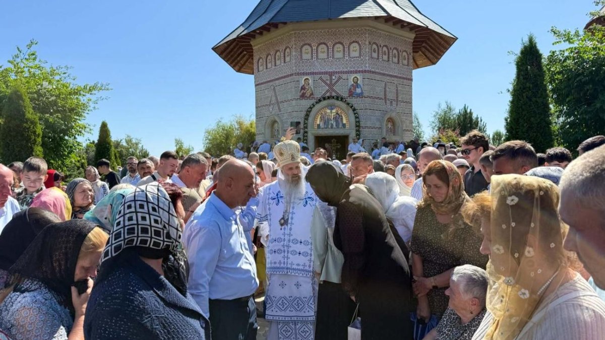 Mitropolitul Moldovei și Bucovinei la hramul Mănăstirii Zosin
