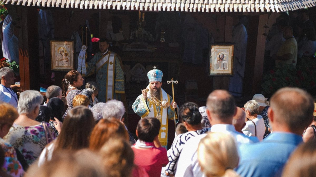 Sărbătoare la Mănăstirea Strâmba, judeţul Sălaj