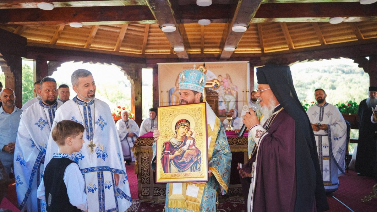 Sărbătoare la Mănăstirea Strâmba, judeţul Sălaj