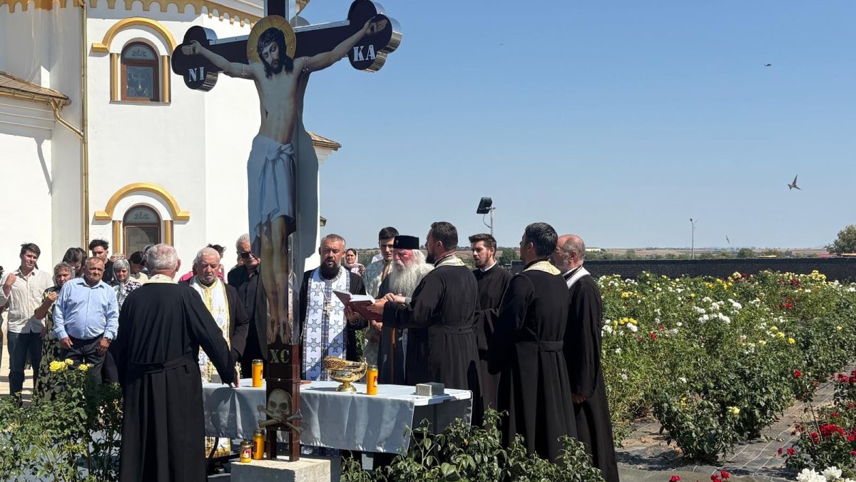 Vizită pastorală şi sfinţire de troiţă la Mănăstirea Fibiș din Banat