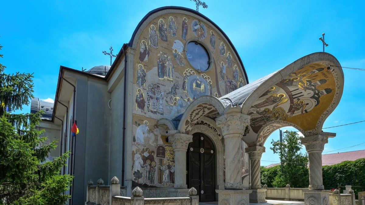Sclipirile Luminii: Biserica „Sfânta Mahramă a Domnului şi Sfinţii Martiri Brâncoveni” - Iaşi