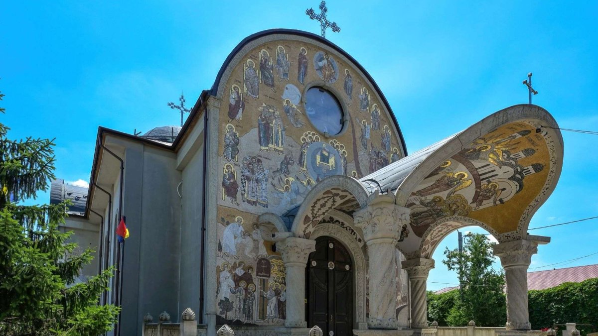Sclipirile Luminii: Biserica „Sfânta Mahramă a Domnului şi Sfinţii Martiri Brâncoveni” - Iaşi