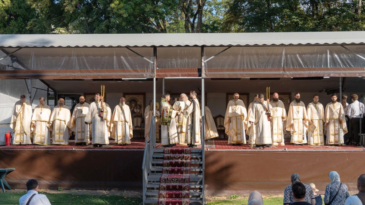 Liturghie arhierească la Mănăstirea „Sfântul Ioan cel Nou de la Suceava”