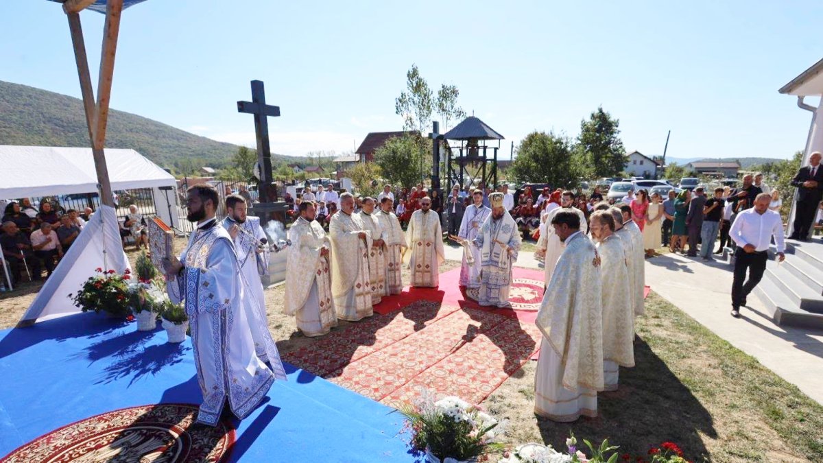 Biserica din filia sătmăreană Păşunea Mare a fost târnosită