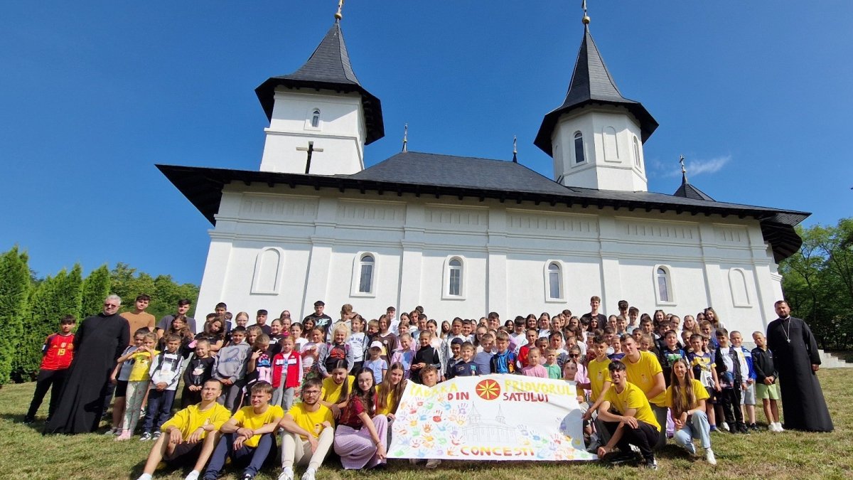 „Tabăra din pridvorul satului” la două parohii din judeţul Botoşani