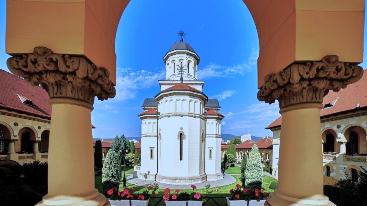 Burse oferite de Fundația „Arhiepiscopul Irineu Pop” în noul an școlar şi universitar